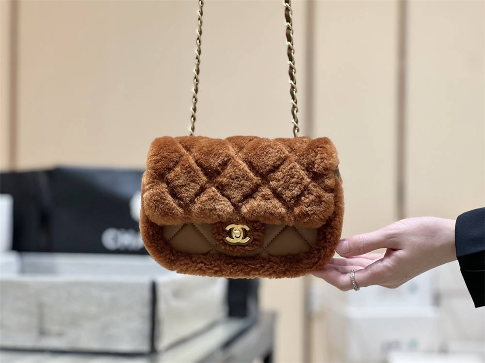 Chanel Flap bag, Shearling lambskin & gold-tone metal AS514800 Size 12*18*6cm 2025 new 